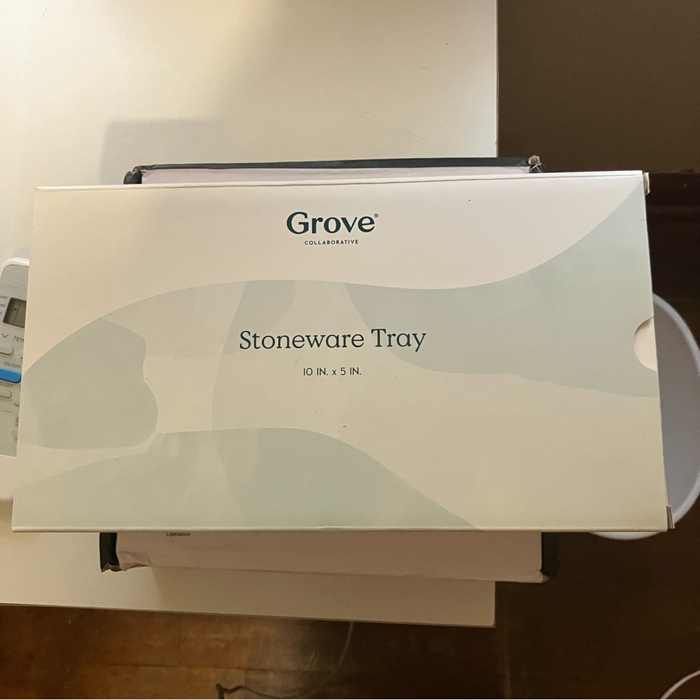 Groove Stoneware Tray - White
